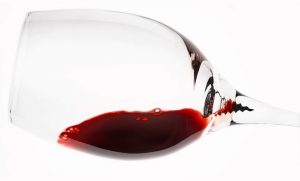 vino con posos